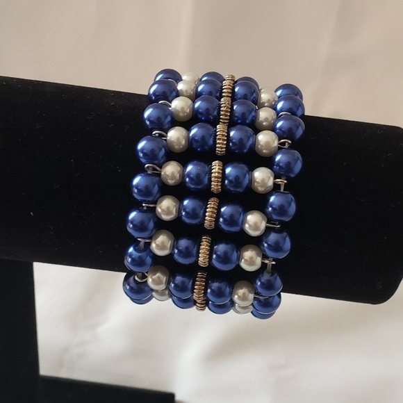 Blue statement bracelet - Picture 3 of 4